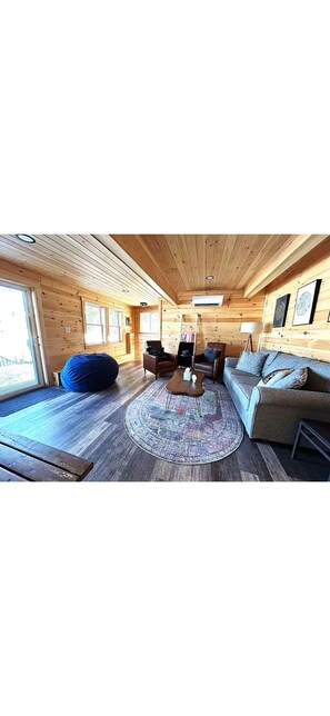 Smart TV, books - Maine Escape on Mousam Lake - Pet Friendly (Shapleigh)