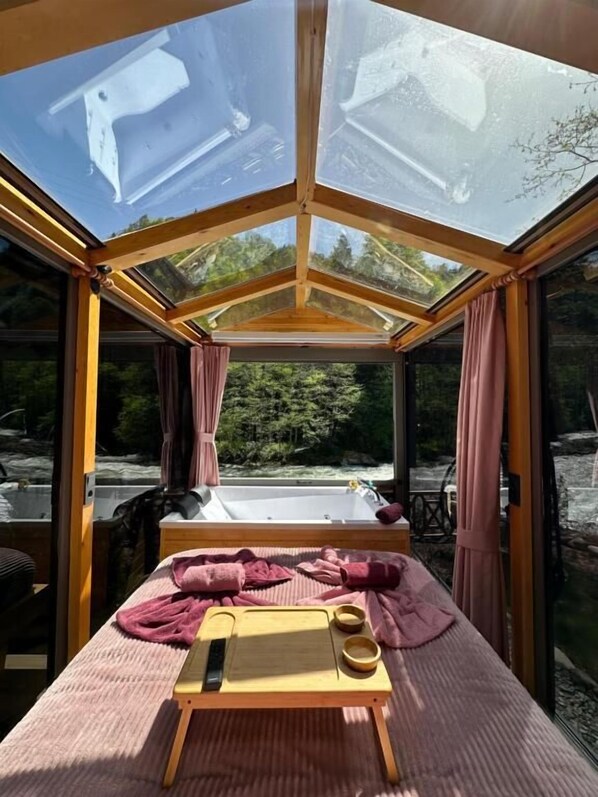 Interior - Ria Suit Bungalow (Camlihemsin)