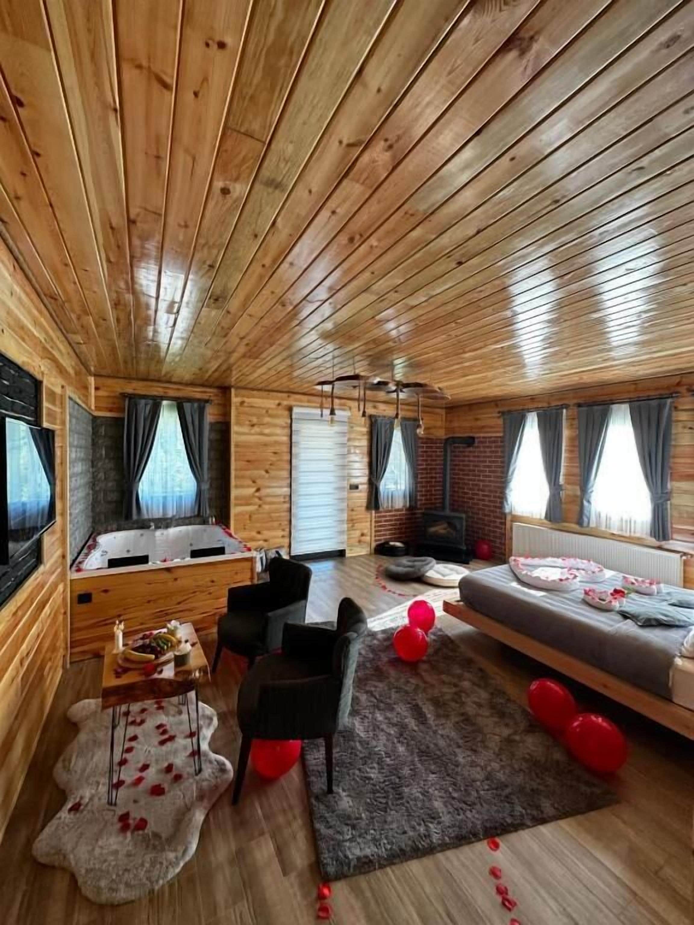 Lydisolert, strykejern/-brett, wi-fi (inkludert) og rullestolvennlig