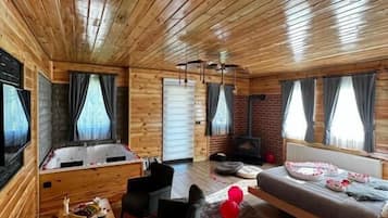 Lydisolert, strykejern/-brett, wi-fi (inkludert) og rullestolvennlig