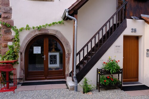 Au cœur d'Obernai studio 30m2 au calme confortable cuisine équipée climatisation