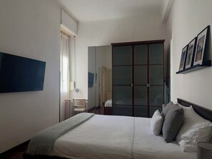 1 habitación, escritorio, tabla de planchar con plancha y wifi gratis 