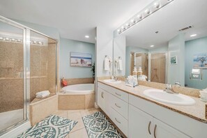 Shower, towels - Coral Corner Getaway (Panama City Beach)