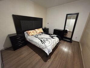 3 Schlafzimmer, Bügeleisen/Bügelbrett, Bettwäsche