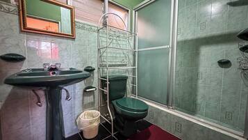 Artículos de tocador gratuitos, jabón, shampoo, papel higiénico