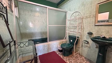 Free toiletries, soap, shampoo, toilet paper