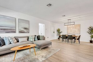 TV - Gated Miami Retreat, Walk to Marlins Stadium (Miami)