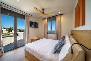 Egyptian cotton sheets, premium bedding, pillow-top beds, in-room safe - WEST VILLA by CYAMES (Gavalochori)