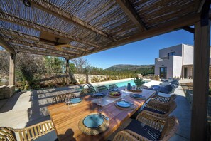Outdoor dining - WEST VILLA by CYAMES (Gavalochori)