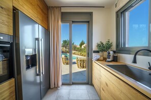 Luxury Villa | Private kitchen - WEST VILLA by CYAMES (Gavalochori)