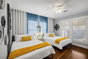 3 bedrooms, iron/ironing board, WiFi, bed sheets - Hot Tub Retreat/Walk to Beach/Dual Primary Suites/Monthly Discount (Galveston)