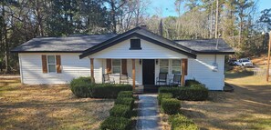 Exterior - Close 2 Masters Newly Renovated  3-bedroom 2.5 bath home in lovely North Augusta (North Augusta)