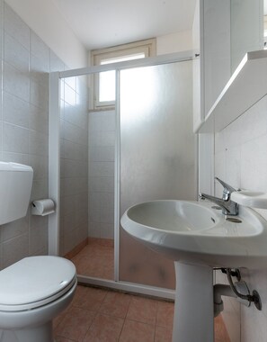 Shower - Residence Michelangelo two-room apartment B4*+ facing the pool first floor for 4 persons (Bibione)