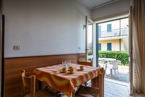 Dining - Residence Michelangelo two-room apartment B4*+ facing the pool first floor for 4 persons (Bibione)