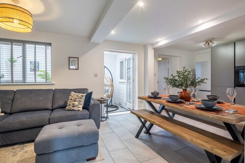 Modern 3 Bed Home - Heart of Cambridge + Parking