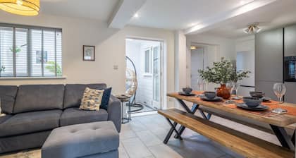 Modern 3 Bed Home - Heart of Cambridge + Parking