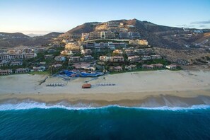 Beach - Steps from the beach at Sunset Beach in marvelous Cabo San Lucas (Cabo San Lucas)