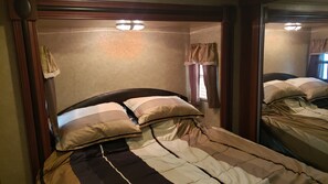 Luokittelematon kuva, 2 kautta 13, painike