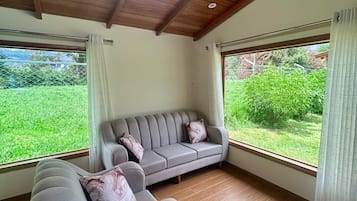 Apartment, 2 Bedrooms, Accessible, Smoking | Living area | Books