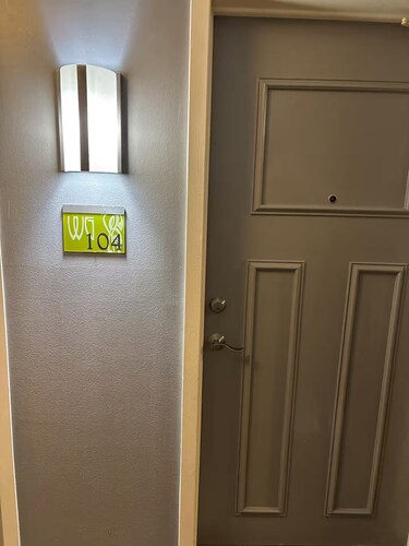 Cozy 2 bed 2 bath central location