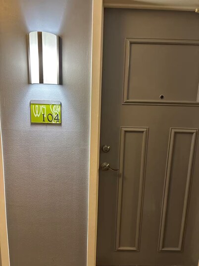 Cozy 2 bed 2 bath central location