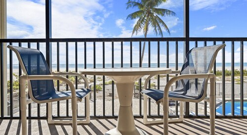 1BR Beachfront Yacht Hotel