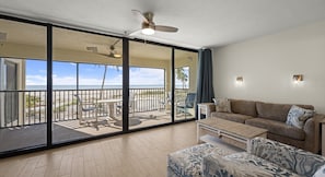 TV - 1BR Beachfront Yacht Hotel (Fort Myers Beach)