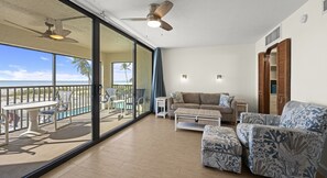 TV - 1BR Beachfront Yacht Hotel (Fort Myers Beach)