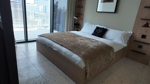 1 bedroom, iron/ironing board, Internet, bed sheets - Stylish Upside 1Br Burj View by Simply Comfort (Dubai)