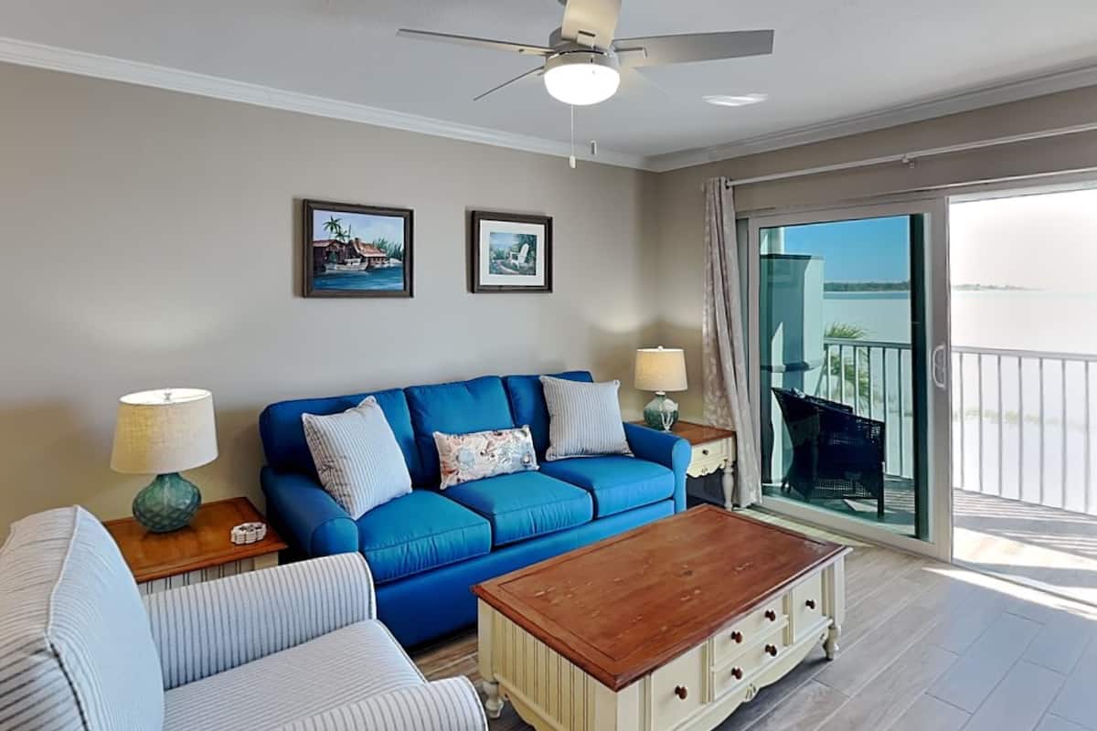 Condo (2 Bedrooms) | Front of property