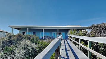 House (3 Bedrooms) | Property amenity