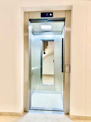 Interior - Bergliebe am Tegernsee: central, for 2, upscale, south-facing terrace, sauna, underground parking, near the lake (Rottach-Egern)