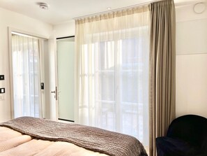 1 bedroom, iron/ironing board, free WiFi, bed sheets - Bergliebe am Tegernsee: central, for 2, upscale, south-facing terrace, sauna, underground parking, near the lake (Rottach-Egern)
