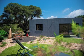 Outdoor dining - VILLA NEPITA Modern 1-bedroom with private pool (Porto-Vecchio)