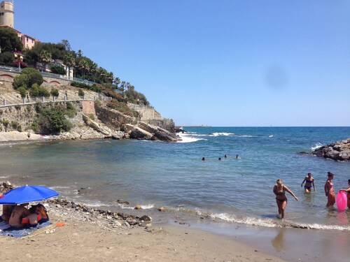 Cozy, large apartment with a jacuzzi tub, 3 bedrooms, only 10 km from the sea