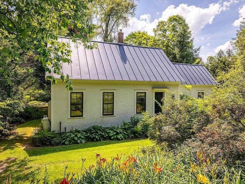 Walk to Mt. Peg Trail + Village, Enjoy Porch Views