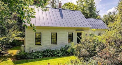 Walk to Mt. Peg Trail + Village, Enjoy Porch Views