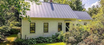 Walk to Mt. Peg Trail + Village, Enjoy Porch Views