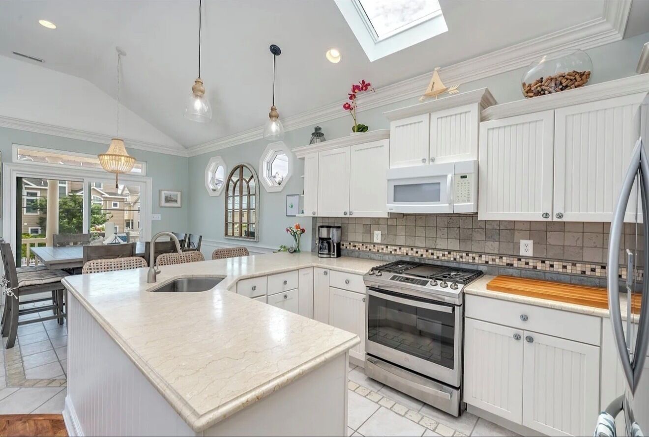 Mikrovågsugn, ugn, spishäll och diskmaskin