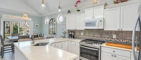 Micro-ondes, four, plaque de cuisson, lave-vaisselle