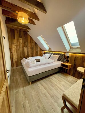 Iron/ironing board, Internet, bed sheets