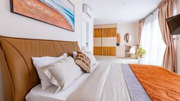 5 bedrooms, iron/ironing board, WiFi, bed sheets