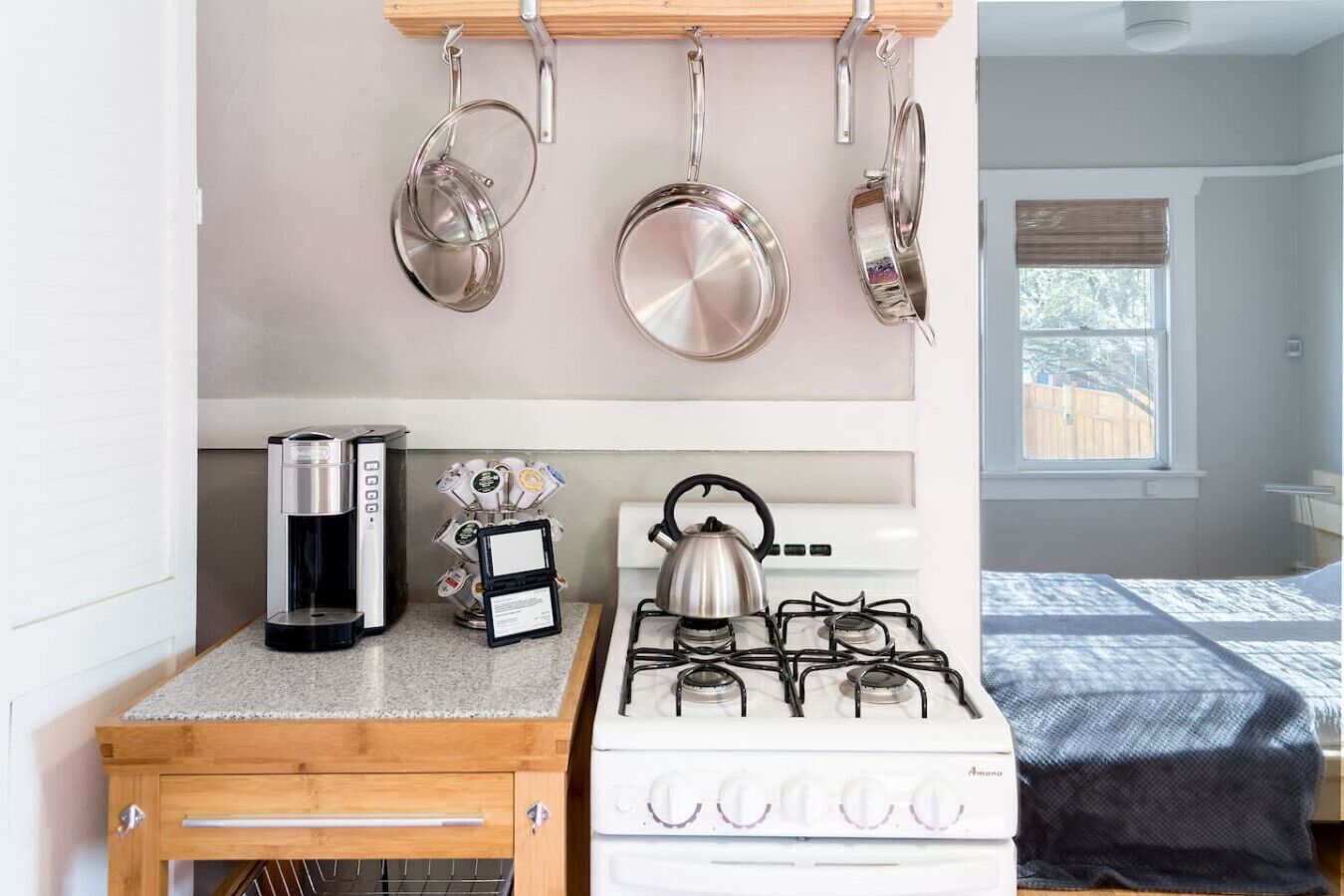 Iron/ironing board, WiFi, bed sheets