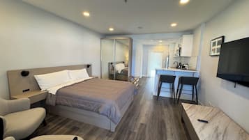 Studiosuite – signature, 1 queensize-seng, terrasse, kanalutsikt