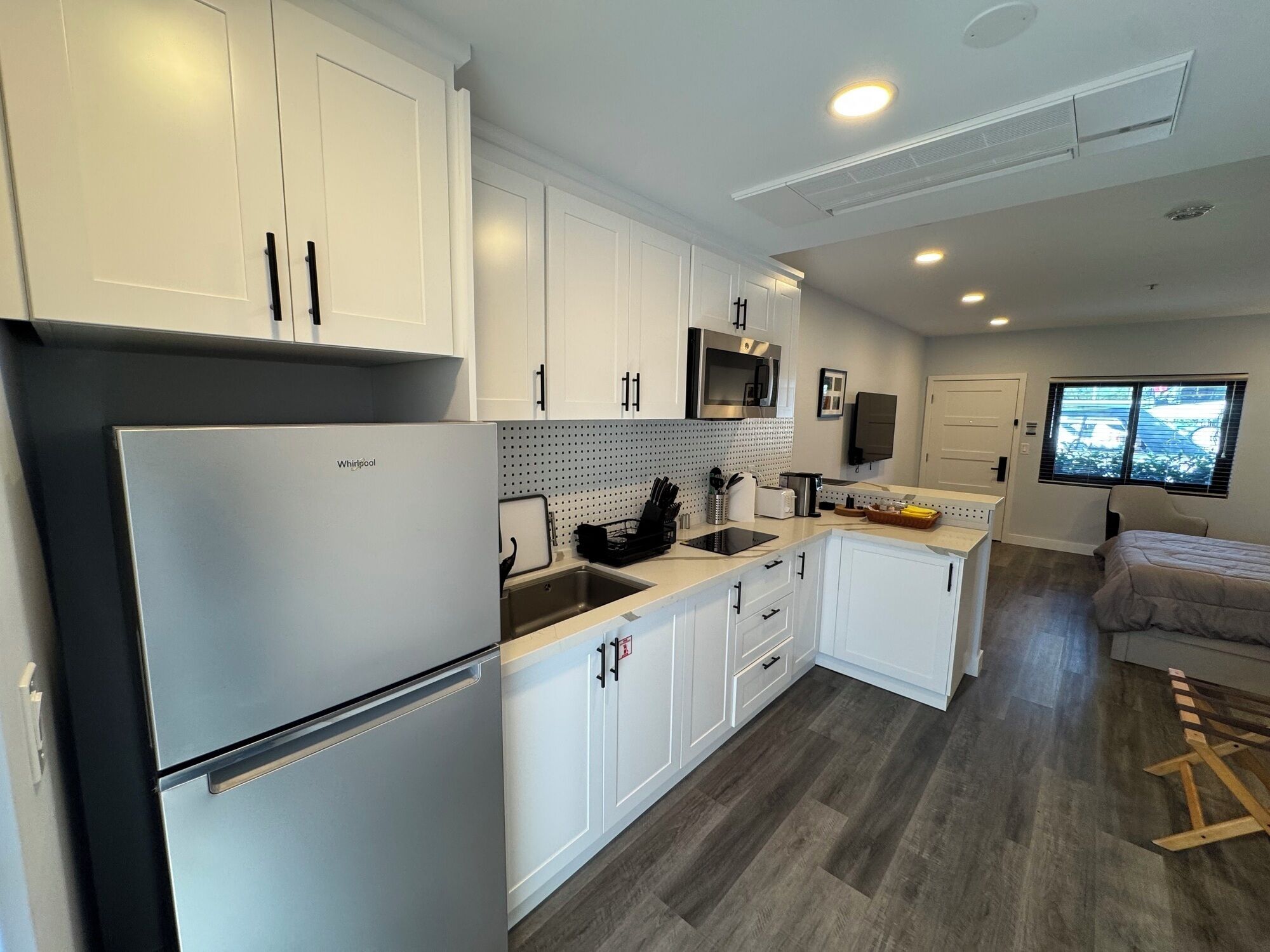 Suite estudio Prestigio, 1 cama Queen size, patio, vista al canal | Cocina privada