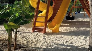 子供用の遊び場 - 屋外