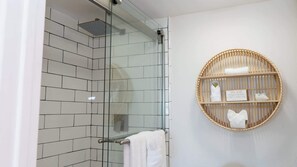 Dusche, Haartrockner, Shampoo