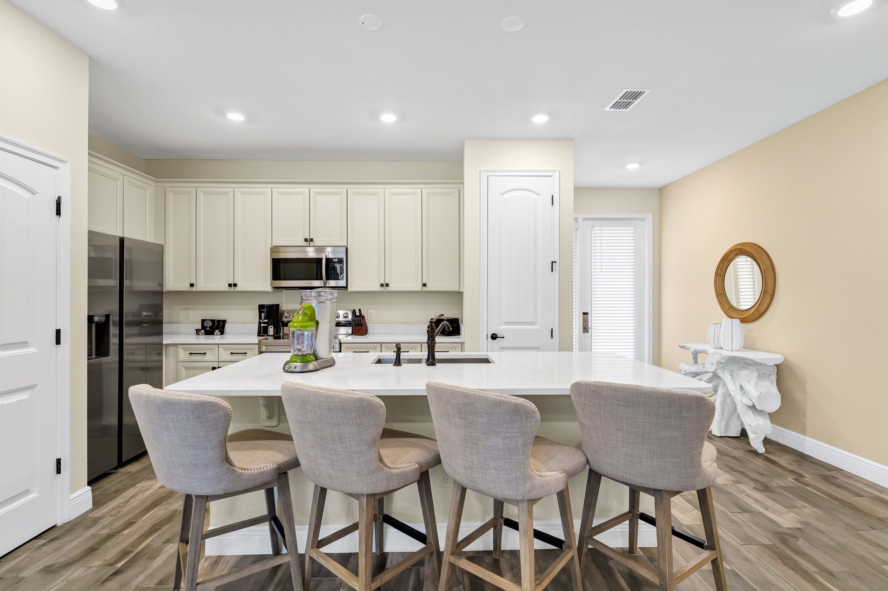 冷蔵庫、オーブン、コンロ、食器洗い機