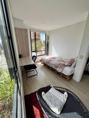 2 chambres, fer et planche à repasser, Wi-Fi, draps fournis