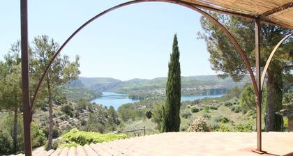 Provence guest house with panoramic views - 2 bedrooms & balcony overlooking the lake